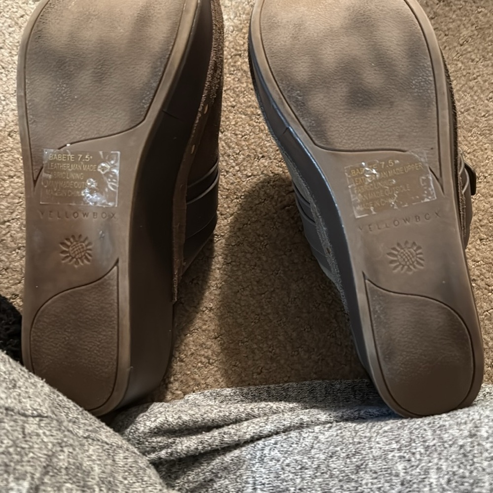 Yellow Box clogs - Picture 4 of 5